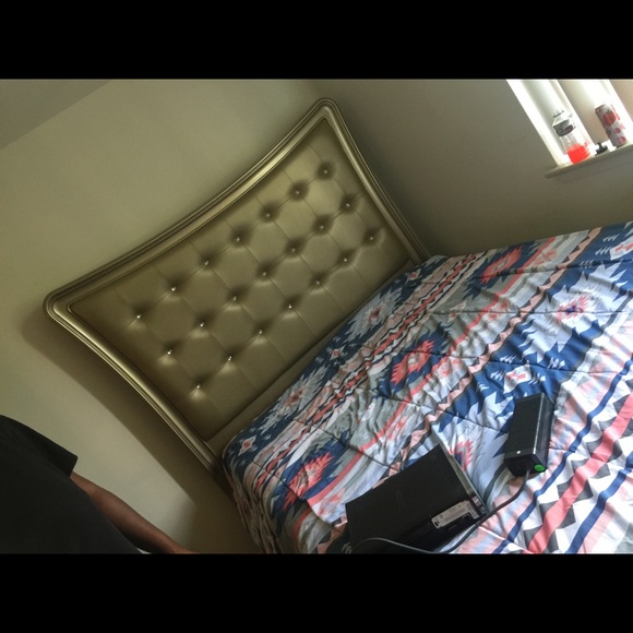 Bed - Picture 2 of 3